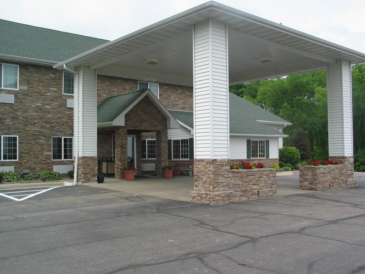 Savanna Inn & Suites Exterior photo