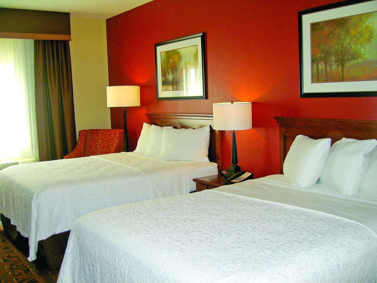 Savanna Inn & Suites Exterior photo